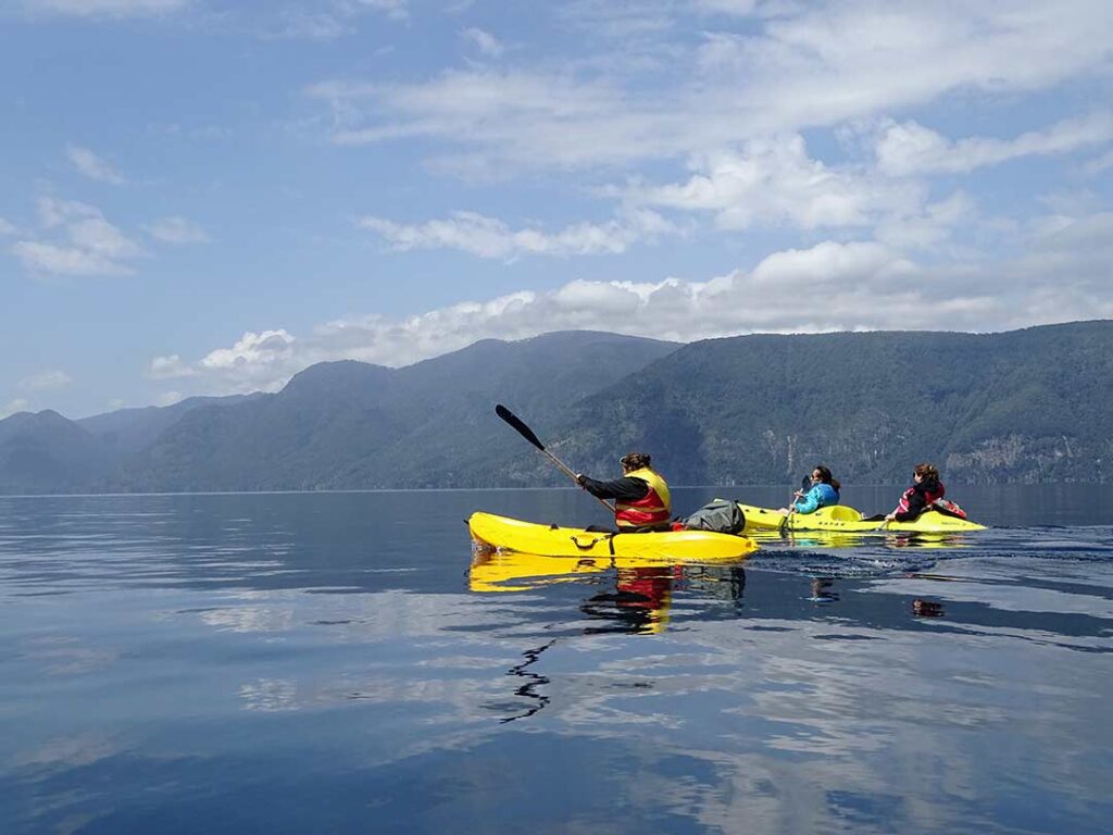 tour-en-kayak-lago-colico-turismo-floranimal-cunco