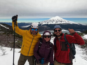 sendero sierra nevada con nieve